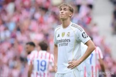 利物浦新援十字韧带撕裂 赛季前景堪忧，教练团队面临挑战