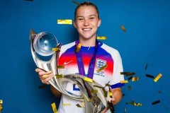 哈兰德英超梅开二度！挪威球员刷新进球纪录，未来可期